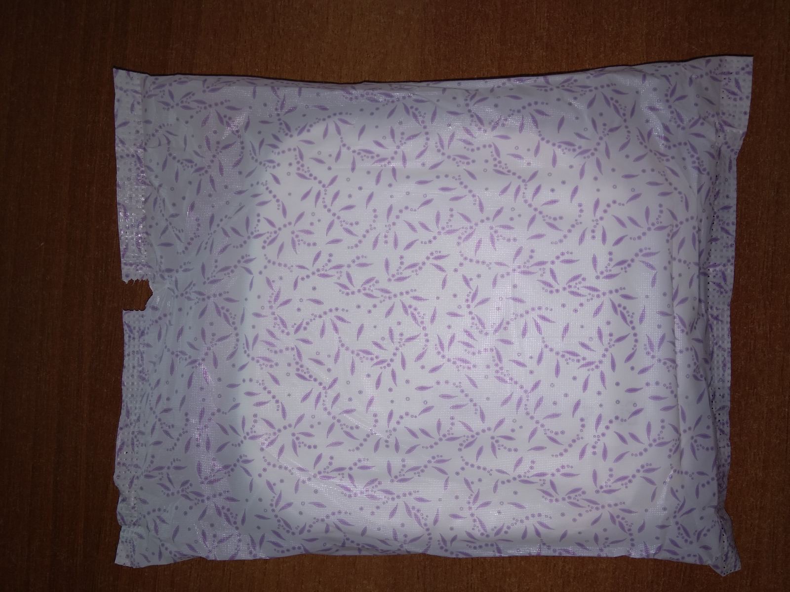 Light incontinence pads stock lots - European manufacturer seconds